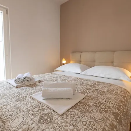 Vidos Apartment
