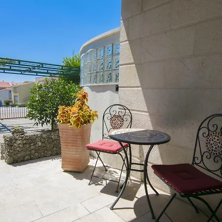 Vidos Apartment