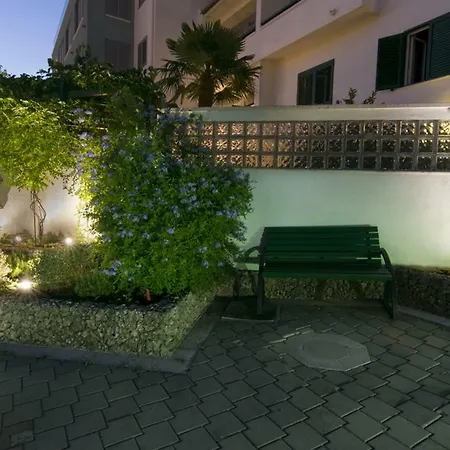 Vidos Apartment *